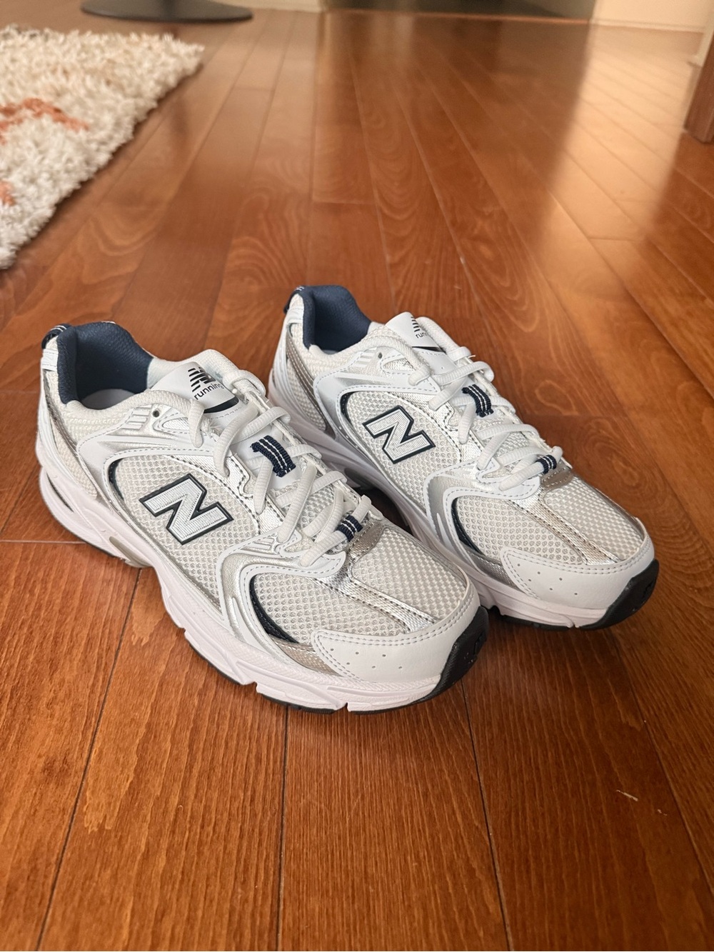 New Balance White/Navy 530 Womens - Picture 7 of 9